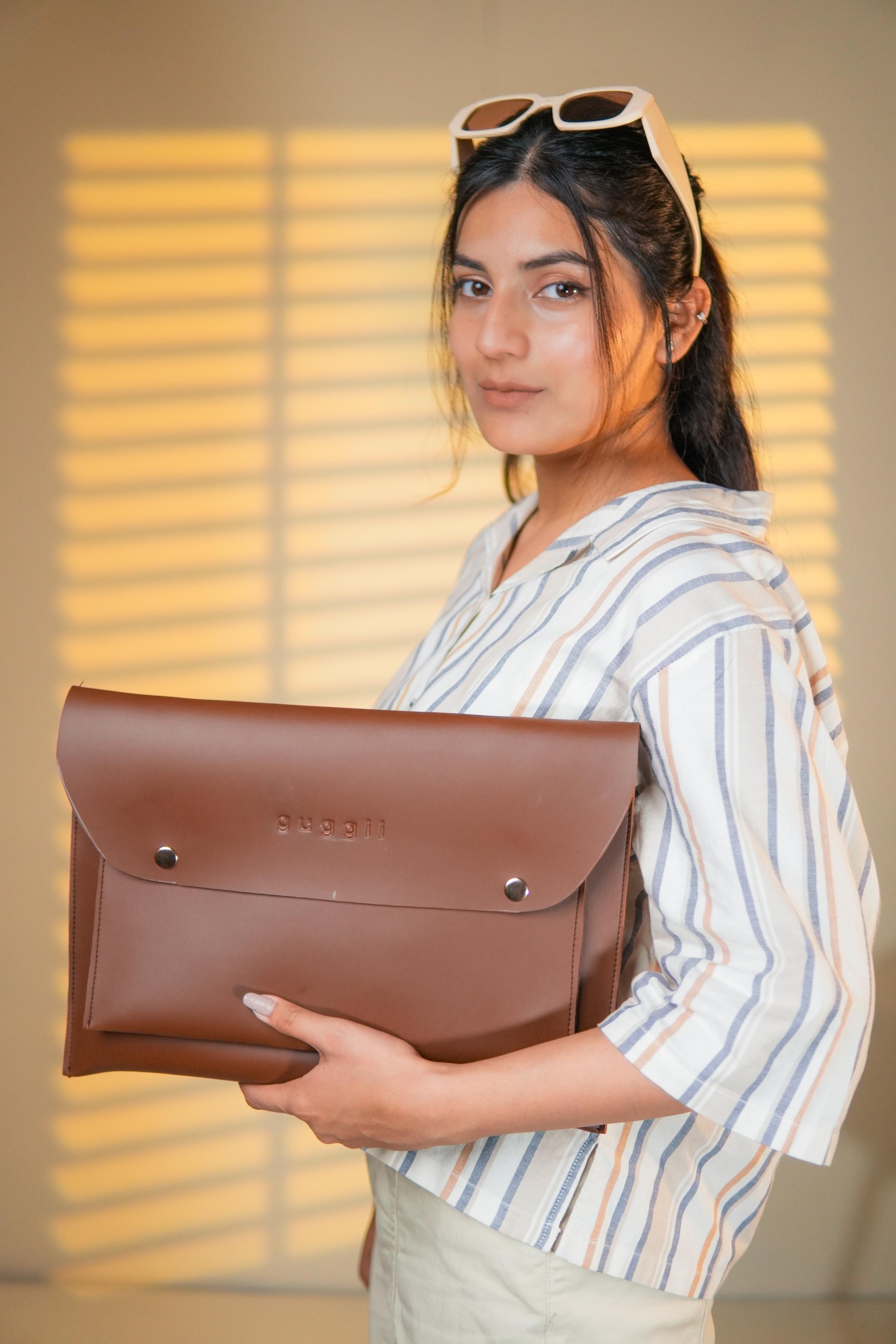 BROWN LAPTOP SLEEVE